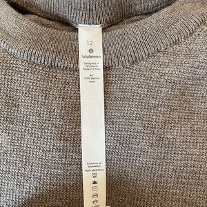 LULULEMON LOTUS SWEATER size 12